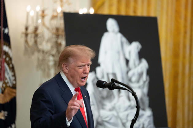 US President Donald Trump Gives Remarks - Washington DC US President Donald Trump gives remarks during an event in the East Room of the White House in Washington, DC, US, on Friday, Oct. 9, 2026. Trump is hosting a Columbus Day celebration. Photo by Aaron Schwartz Pool ABACAPRESS.COM Washington District of Columbia Copyright: xPool ABACAx