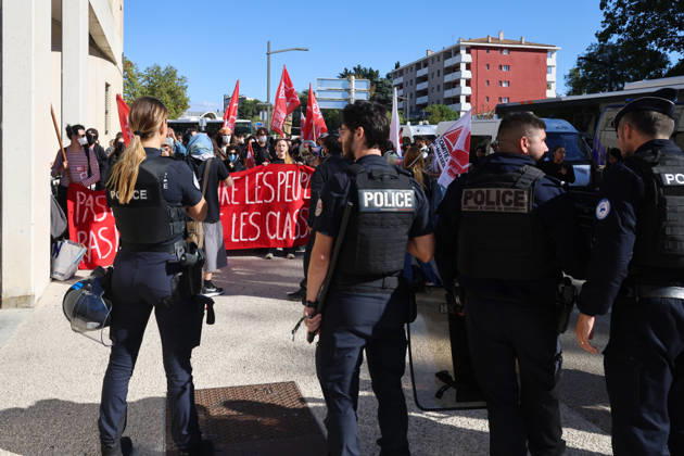 High school students block schools here, demanding the release of their classmates in police custody in front of the Aix-en-Provence police station. - 09 11 2026 - France Bouches-du-Rhone Marseille - SylvainxRostaingx xLexPictorium LePictorium_0342749