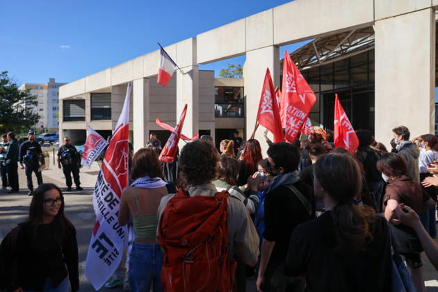 High school students block schools here, demanding the release of their classmates in police custody in front of the Aix-en-Provence police station. - 09 11 2026 - France Bouches-du-Rhone Marseille - SylvainxRostaingx xLexPictorium LePictorium_0342753