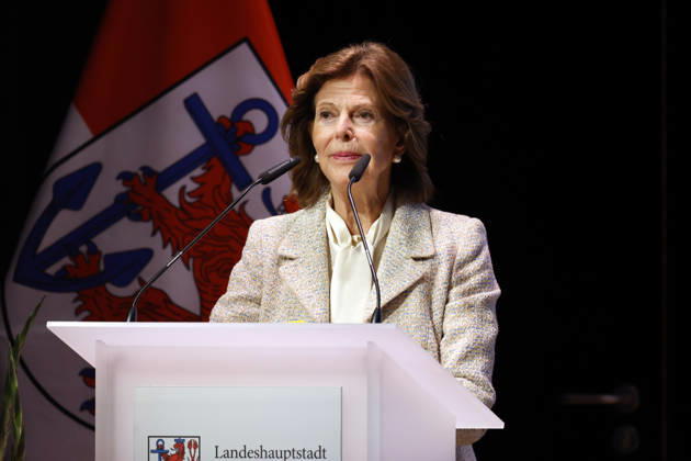 Queen Silvia of Sweden during her visit to the Luisen Gymnasium in Düsseldorf. The Queen attended the Luisen Gymnasium in Düsseldorf during her school years; today, it is located in a new building at a different site. Düsseldorf, October 9, 2026, North Rhine-Westphalia, Germany Copyright: xChristophxHardtx