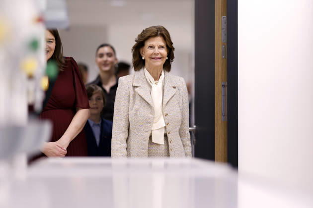 Queen Silvia of Sweden during her visit to the Luisen Gymnasium in Düsseldorf. The Queen attended the Luisen Gymnasium in Düsseldorf during her school years; today, it is located in a new building at a different site. Düsseldorf, October 9, 2026, North Rhine-Westphalia, Germany Copyright: xChristophxHardtx