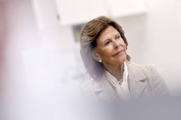 Queen Silvia of Sweden during her visit to the Luisen Gymnasium in Düsseldorf. The Queen attended the Luisen Gymnasium in Düsseldorf during her school years; today, it is located in a new building at a different site. Düsseldorf, October 9, 2026, North Rhine-Westphalia, Germany Copyright: xChristophxHardtx