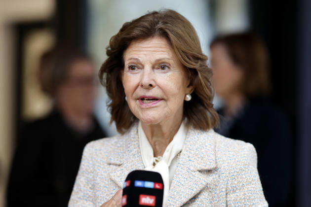 Queen Silvia of Sweden during her visit to the Luisen Gymnasium in Düsseldorf. The Queen attended the Luisen Gymnasium in Düsseldorf during her school years; today, it is located in a new building at a different site. Düsseldorf, October 9, 2026, North Rhine-Westphalia, Germany Copyright: xChristophxHardtx