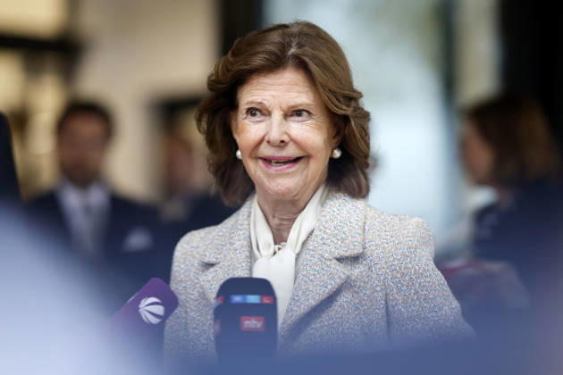 Queen Silvia of Sweden during her visit to the Luisen Gymnasium in Düsseldorf. The Queen attended the Luisen Gymnasium in Düsseldorf during her school years; today, it is located in a new building at a different site. Düsseldorf, October 9, 2026, North Rhine-Westphalia, Germany Copyright: xChristophxHardtx