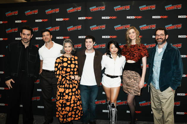 October 9, 2026, New York, New York, USA: Cast of CBS Studios new show Eternally Yours from left: ED WEEKS, PARKER YOUNG, ROSE ABDOO, JAREN LEWISON, HELEN J. SHEN, ALLEGRA EDWARDS and show runner and executive producer JOE WISEMAN at the 2026 New York Comic Con at the Javits Center on October 9, 2026 in New York. New York USA - ZUMAb148 20261009_zap_b148_002 Copyright: xBryanxSmithx