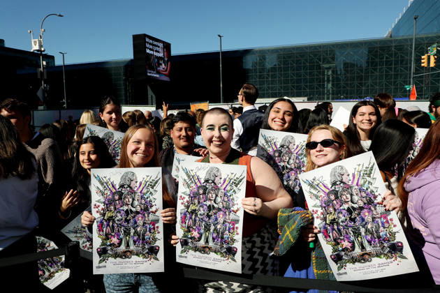 Cast and Fan at signing event at NYCC for The Hunger Games: Sunrise on the Reaping New York Comic Con Activation Featuring: Atmosphere Where: New York, New York, United States When: 09 Oct 2026 Credit: Marion Curtis StarPix for Lionsgate INSTARimages EDITORIAL USE ONLY. NOT FOR USE BY NEWSPAPERS BASED IN THE UK. Copyright: xx instar56081786