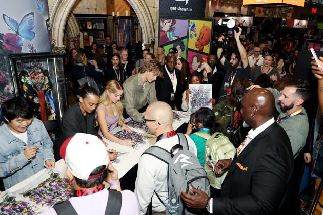 Cast and Fan at signing event at NYCC for The Hunger Games: Sunrise on the Reaping New York Comic Con Activation Featuring: Iris Apatow, Whitney Peak, Joseph Zada, Mckenna Grace and Ben Wang Where: New York, New York, United States When: 09 Oct 2026 Credit: Marion Curtis StarPix for Lionsgate INSTARimages EDITORIAL USE ONLY. NOT FOR USE BY NEWSPAPERS BASED IN THE UK. Copyright: xx instar56081794