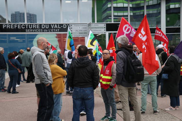 Protest outside Val-d Oise prefecture against crackdown on high school student mobilizations in France CERGY, FRANCE - OCTOBER 9: Demonstrators gather outside the Val-d Oise prefecture in Cergy, in the Paris region following a call by several trade unions and political organizations to denounce the crackdown on high school student mobilizations on October 9, 2026 in Cergy, France. Participants demand an end to repressive measures and sanctions against high school students, as well as the establishment of dialogue with students to address their demands, particularly regarding working conditions and resources allocated to education. Umit Donmez Anadolu Cergy France. Editorial use only. Please get in touch for any other usage. Copyright: x2026xAnadoluxUmitxDonmezx