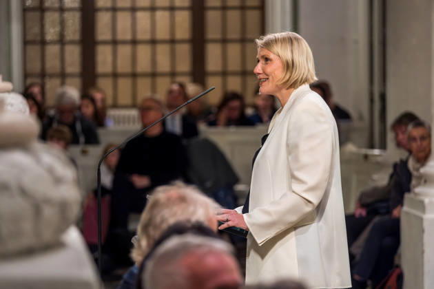 Since 2009, the Festival of Lights has been held in Leipzig on October 9 to commemorate the Monday demonstrations of 1989. Here is the prayer for peace at St. Nicholas Church, featuring a speech on democracy—delivered this year by Cathryn Clüver Ashbrook. Festival of Lights 2026