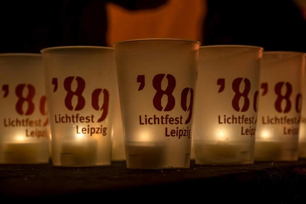 Since 2009, the Festival of Lights has been held in Leipzig on October 9 to commemorate the Monday demonstrations of 1989. Lights and art installations illuminate the city, and people walk through the city carrying candles. Festival of Lights 2026