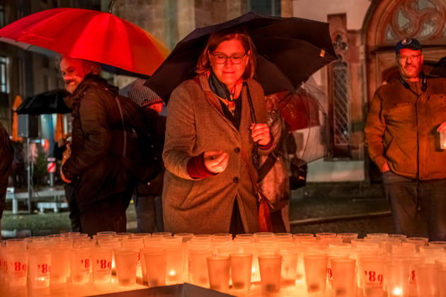 Since 2009, the Festival of Lights has been held in Leipzig on October 9 to commemorate the Monday demonstrations of 1989. Lights and art installations illuminate the city, and people walk through the city carrying candles. Festival of Lights 2026