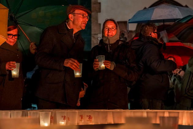 Since 2009, the Festival of Lights has been held in Leipzig on October 9 to commemorate the Monday demonstrations of 1989. Lights and art installations illuminate the city, and people walk through the city carrying candles. Festival of Lights 2026