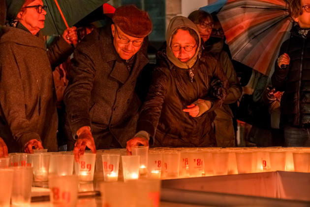 Since 2009, the Festival of Lights has been held in Leipzig on October 9 to commemorate the Monday demonstrations of 1989. Lights and art installations illuminate the city, and people walk through the city carrying candles. Festival of Lights 2026