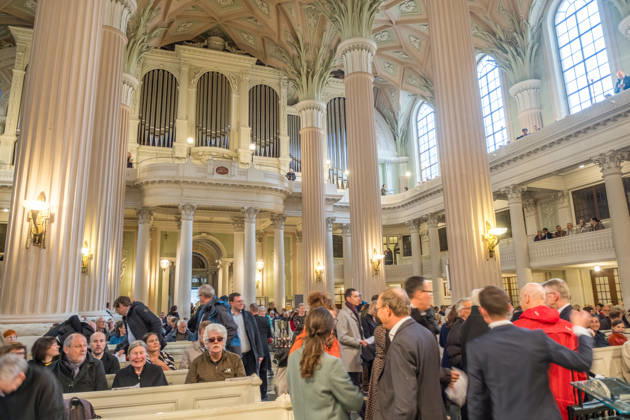 Since 2009, the Festival of Lights has been held in Leipzig on October 9 to commemorate the Monday demonstrations of 1989. Here is the prayer for peace at St. Nicholas Church, featuring a speech on democracy. Festival of Lights 2026