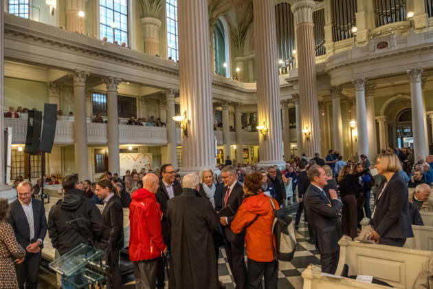 Since 2009, the Festival of Lights has been held in Leipzig on October 9 to commemorate the Monday demonstrations of 1989. Here is the prayer for peace at St. Nicholas Church, featuring a speech on democracy. Festival of Lights 2026