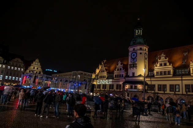 Since 2009, the Festival of Lights has been held in Leipzig on October 9 to commemorate the Monday demonstrations of 1989. Lights and art installations illuminate the city, and people walk through the city carrying candles. Festival of Lights 2026