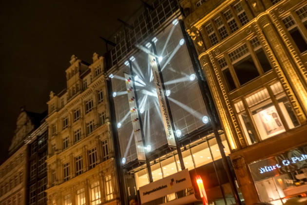 Since 2009, the Festival of Lights has been held in Leipzig on October 9 to commemorate the Monday demonstrations of 1989. Lights and art installations illuminate the city, and people walk through the city carrying candles. Festival of Lights 2026