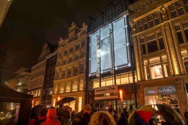 Since 2009, the Festival of Lights has been held in Leipzig on October 9 to commemorate the Monday demonstrations of 1989. Lights and art installations illuminate the city, and people walk through the city carrying candles. Festival of Lights 2026