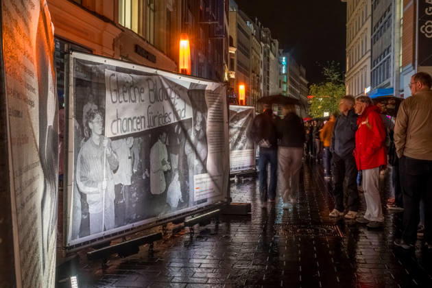 Since 2009, the Festival of Lights has been held in Leipzig on October 9 to commemorate the Monday demonstrations of 1989. Lights and art installations illuminate the city, and people walk through the city carrying candles. Festival of Lights 2026