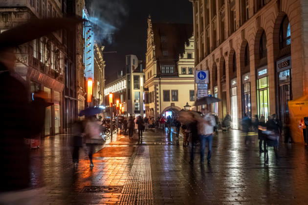 Since 2009, the Festival of Lights has been held in Leipzig on October 9 to commemorate the Monday demonstrations of 1989. Lights and art installations illuminate the city, and people walk through the city carrying candles. Festival of Lights 2026