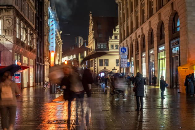 Since 2009, the Festival of Lights has been held in Leipzig on October 9 to commemorate the Monday demonstrations of 1989. Lights and art installations illuminate the city, and people walk through the city carrying candles. Festival of Lights 2026