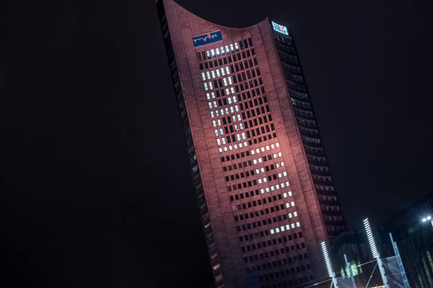 Since 2009, the Festival of Lights has been held in Leipzig on October 9 to commemorate the Monday demonstrations of 1989. Lights and art installations illuminate the city, and people walk through the city carrying candles. Festival of Lights 2026