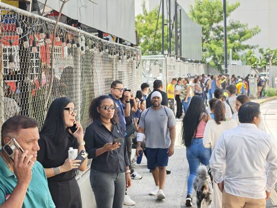(261009) -- PANAMA CITY, Oct. 9, 2026 -- People gather outside following an earthquake in Panama City, Panama, Oct. 9, 2026. A major earthquake struck Panama on Friday. ) PANAMA-PANAMA CITY-EARTHQUAKE LixJiaxu 