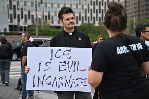 Protesters rally after ICE shooting of New York man in car with child inside NEW YORK, UNITED STATES - OCTOBER 9: A massive protest takes place at Foley Square , demanding the withdrawal of ICE from the city in New York, United States on October 9, 2026. The demonstration follows an incident yesterday in the Bronx where an ICE officer shot Oscar Belgal, a Dominican Republic national, in the neck while he was driving with a 5-year-old child in the vehicle. Waleed Zein Anadolu New York United States. Editorial use only. Please get in touch for any other usage. Copyright: x2026xAnadoluxWaleedxZeinx