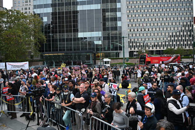 Protesters rally after ICE shooting of New York man in car with child inside NEW YORK, UNITED STATES - OCTOBER 9: A massive protest takes place at Foley Square , demanding the withdrawal of ICE from the city in New York, United States on October 9, 2026. The demonstration follows an incident yesterday in the Bronx where an ICE officer shot Oscar Belgal, a Dominican Republic national, in the neck while he was driving with a 5-year-old child in the vehicle. Waleed Zein Anadolu New York United States. Editorial use only. Please get in touch for any other usage. Copyright: x2026xAnadoluxWaleedxZeinx
