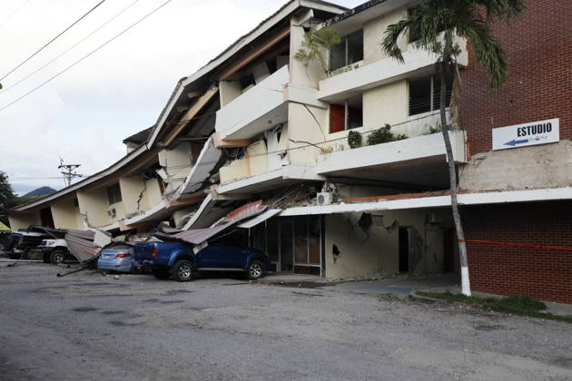 (261009) -- PENONOME(PANAMA), Oct. 9, 2026 -- A collapsed building and damaged vehicles are pictured after an earthquake in Penonome, central Cocle Province of Panama, Oct. 9, 2026. A major earthquake struck Panama on Friday. (Photo by Xinhua) PANAMA-PENONOME-EARTHQUAKE DanielxGonzalez 