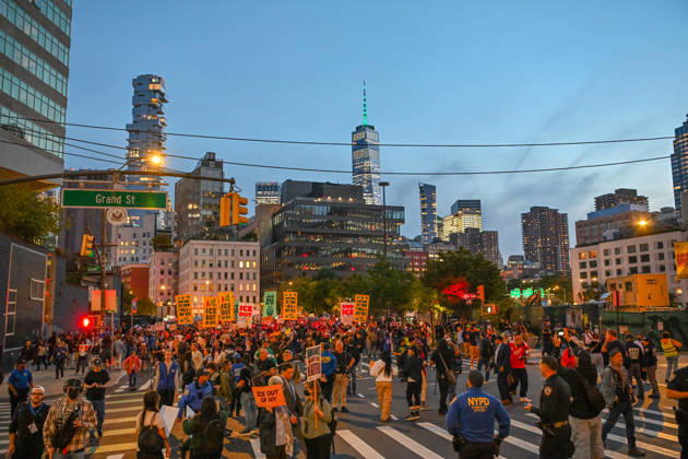 Thousands of New York protesters rally against ICE after Bronx shooting NEW YORK, UNITED STATES - OCTOBER 9: Thousands of people gathered at Foley Square to demand the withdrawal of US Immigration and Customs Enforcement (ICE) from the city, a day after an ICE officer shot a Dominican Republic national in the neck in the Bronx in New York, United States on October 9, 2026. Waleed Zein Anadolu New York United States. Editorial use only. Please get in touch for any other usage. Copyright: x2026xAnadoluxWaleedxZeinx