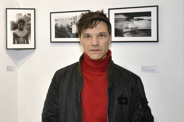 Sebastian Urzendowsky at the opening of the M A R X Bande’s 4th pop-up exhibition at the GlogauAIR Gallery in Berlin, October 9, 2026 Foto:xM.xBehrensx xFuturexImagex marxbande_6006