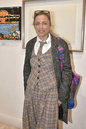 Anna Thalbach at the opening of the M A R X Bande’s 4th pop-up exhibition at the GlogauAIR Gallery in Berlin, October 9, 2026 Foto:xM.xBehrensx xFuturexImagex marxbande_6011