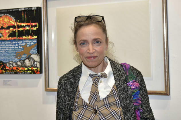 Anna Thalbach at the opening of the M A R X Bande’s 4th pop-up exhibition at the GlogauAIR Gallery in Berlin, October 9, 2026 Foto:xM.xBehrensx xFuturexImagex marxbande_6013