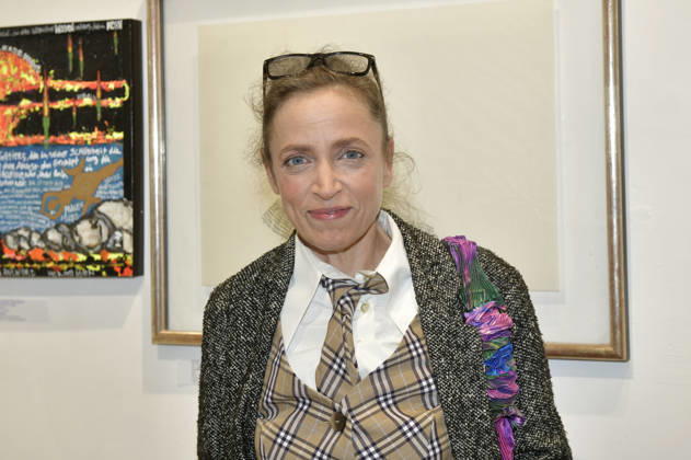 Anna Thalbach at the opening of the M A R X Bande’s 4th pop-up exhibition at the GlogauAIR Gallery in Berlin, October 9, 2026 Foto:xM.xBehrensx xFuturexImagex marxbande_6014