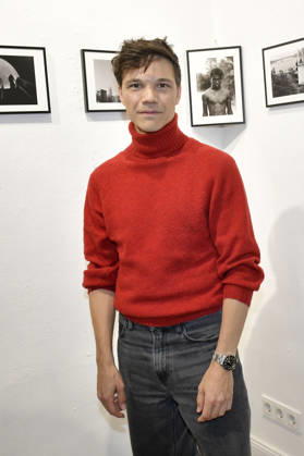 Sebastian Urzendowsky at the opening of the M A R X Bande’s 4th pop-up exhibition at the GlogauAIR Gallery in Berlin, October 9, 2026 Foto:xM.xBehrensx xFuturexImagex marxbande_6023