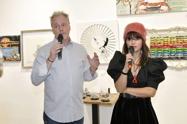 Stefan Pinnow and Lore Richter at the opening of the 4th pop-up exhibition by the M A R X Bande at the GlogauAIR Gallery in Berlin, October 9, 2026 Foto:xM.xBehrensx xFuturexImagex marxbande_6034