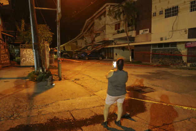 Strong 7.7 magnitude earthquake strikes Panama PENONOME, PANAMA - OCTOBER 9: A woman takes a picture of a collapsed building following the powerful 7.7 magnitude earthquake in Penonome, Panama, on October 9, 2026. A powerful 7.7-magnitude earthquake struck Panama on Friday, causing widespread power outages, severe structural damage, and panic among residents. Mauricio Valenzuela Anadolu Penonome Panama. Editorial use only. Please get in touch for any other usage. Copyright: x2026xAnadoluxMauricioxValenzuelax