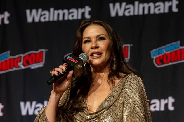New York Comic Con , New York, USA - 09 Oct Catherine Zeta-Jones speaks at AMC+ Spotlight: Kill Jackie during New York Comic Con 2026 at Jacob Javits Center on October 09, 2026 in New York City. New York United States Copyright: xRonxAdarx xSOPAxImagesx Ron-Adar-1457499