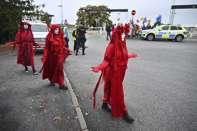 STOCKHOLM, SWEDEN 20261010 Climate activists outside Bromma Airport; some climate activists have gained access and are staging protests at Bromma Airport, including on the runway STOCKHOLM SWEDEN x10090x  Copyright: xClaudioxBresciani TTx KLIMATAKTION BROMMA FLYGPLATS JTuzmKXpksU