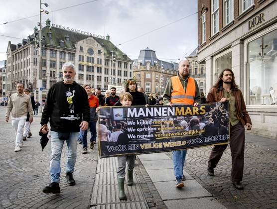 AMSTERDAM - Participants in the Men s March are campaigning for safety for all women. During the demonstration, men are called upon to ensure a culture in which everyone is safe. SEM VAN DER WAL ANP netherlands out - belgium out Copyright: xx x572003513x originalFilename: 572003513