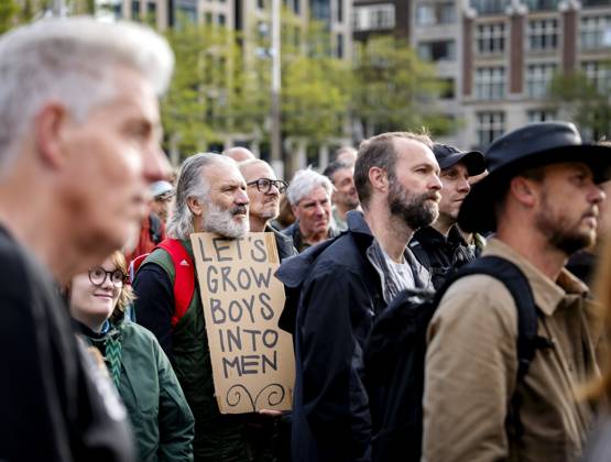 AMSTERDAM - Participants in the Men s March are campaigning for safety for all women. During the demonstration, men are called upon to ensure a culture in which everyone is safe. SEM VAN DER WAL ANP netherlands out - belgium out  Copyright: xx x572003623x originalFilename: 572003623