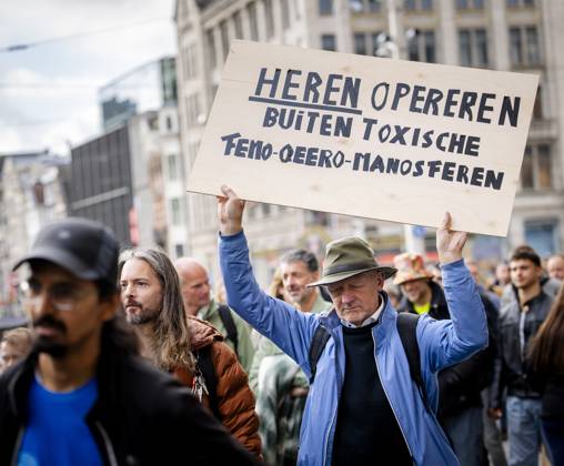 AMSTERDAM - Participants in the Men s March are campaigning for safety for all women. During the demonstration, men are called upon to ensure a culture in which everyone is safe. SEM VAN DER WAL ANP netherlands out - belgium out Copyright: xx x572003871x originalFilename: 572003871