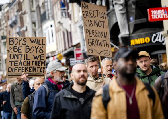 AMSTERDAM - Participants in the Men s March are campaigning for safety for all women. During the demonstration, men are called upon to ensure a culture in which everyone is safe. SEM VAN DER WAL ANP netherlands out - belgium out Copyright: xx x572004036x originalFilename: 572004036