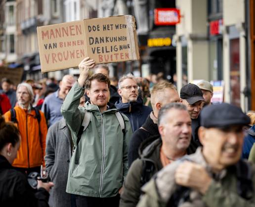AMSTERDAM - Participants in the Men s March are campaigning for safety for all women. During the demonstration, men are called upon to ensure a culture in which everyone is safe. SEM VAN DER WAL ANP netherlands out - belgium out Copyright: xx x572004040x originalFilename: 572004040
