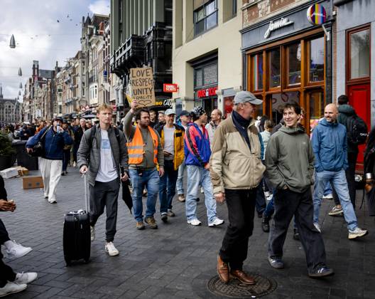 AMSTERDAM - Participants in the Men s March are campaigning for safety for all women. During the demonstration, men are called upon to ensure a culture in which everyone is safe. SEM VAN DER WAL ANP netherlands out - belgium out Copyright: xx x572004304x originalFilename: 572004304