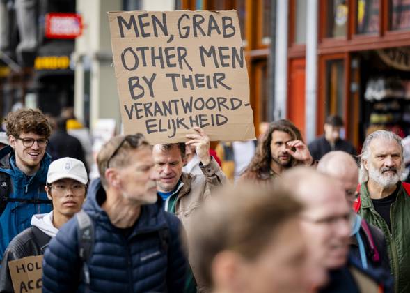 AMSTERDAM - Participants in the Men s March are campaigning for safety for all women. During the demonstration, men are called upon to ensure a culture in which everyone is safe. SEM VAN DER WAL ANP netherlands out - belgium out Copyright: xx x572004417x originalFilename: 572004417