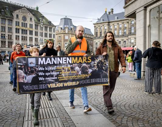 AMSTERDAM - Participants in the Men s March are campaigning for safety for all women. During the demonstration, men are called upon to ensure a culture in which everyone is safe. SEM VAN DER WAL ANP netherlands out - belgium out Copyright: xx x572004519x originalFilename: 572004519