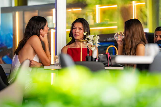 2026 Formula 1 Singapore Grand Prix - Sprint - Celebrities REBECCA DONALDSON (SCO) and LILY MUNI HE (CHN) during Qualifying day on Saturday during the Formula 1 Singapore Airlines Singapore Grand Prix 2026 at Marina Bay Street Circuit, Singapore, on October 10, 2026. Photo by Antoine LAPEYRE Reveries Agency via ABACAPRESS.COM Singapore Singapore  Copyright: xAntoinexLapeyre ReveriesxAgency ABACAx