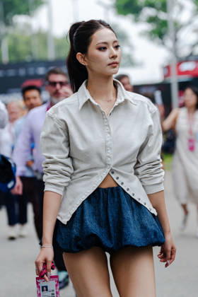 2026 Formula 1 Singapore Grand Prix - Sprint - Celebrities Chou Tzu-yu TWICE Singer of Atlassian Williams F1 Team Paddock on SATURDAY during the 2026 FORMULA 1 SINGAPORE AIRLINES SINGAPORE GRAND PRIX 2026 at MARINA BAY STREET CIRCUIT SINGAPORE on October 10, 2026. Photo by Tan Jun Da ABACAPRESS.COM Singapore Singapore  Copyright: xJunxDaxTan ABACAx
